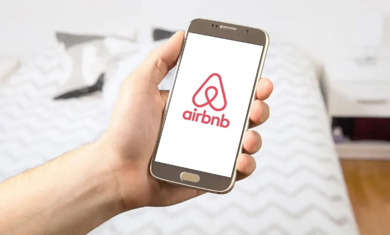 rpm-airbnb-logo-on-phone